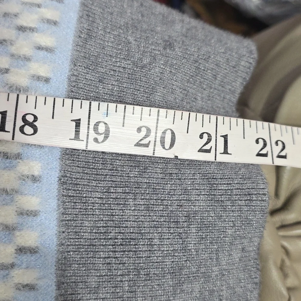 Cupcakes And Cashmere Womens Cardigan Sweater V-Neck Fuzzy‎ Cozy Soft Sz XS